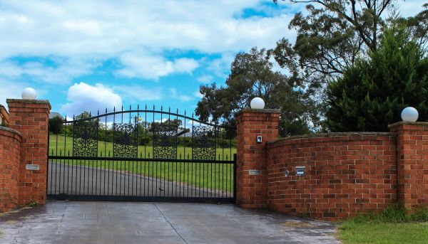 Masonry Fence Building